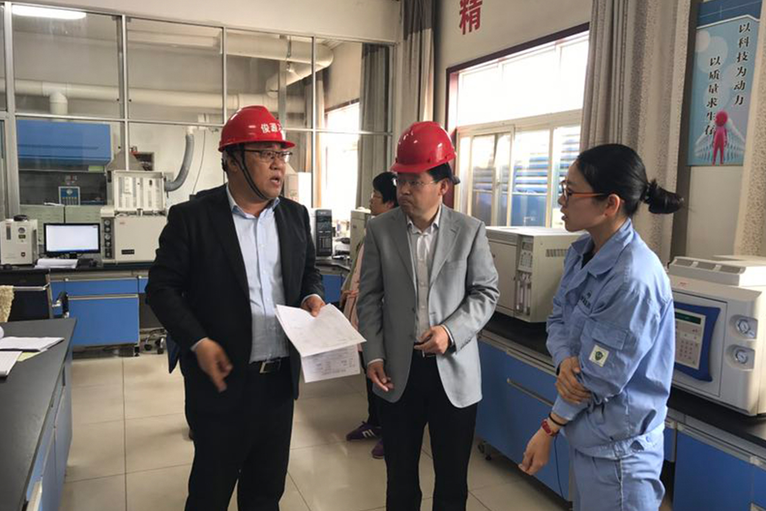 8、農高區(qū)管委會副主任胥華遠一行到集團公司調研.jpg