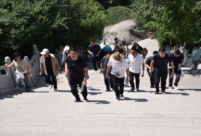 俊源控股集團(tuán)組織開(kāi)展2025年嶗山團(tuán)建活動(dòng)